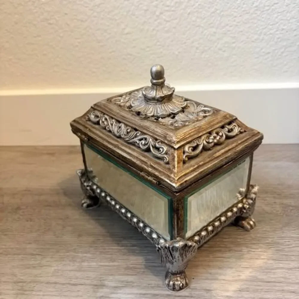 Unbranded beautiful vintage